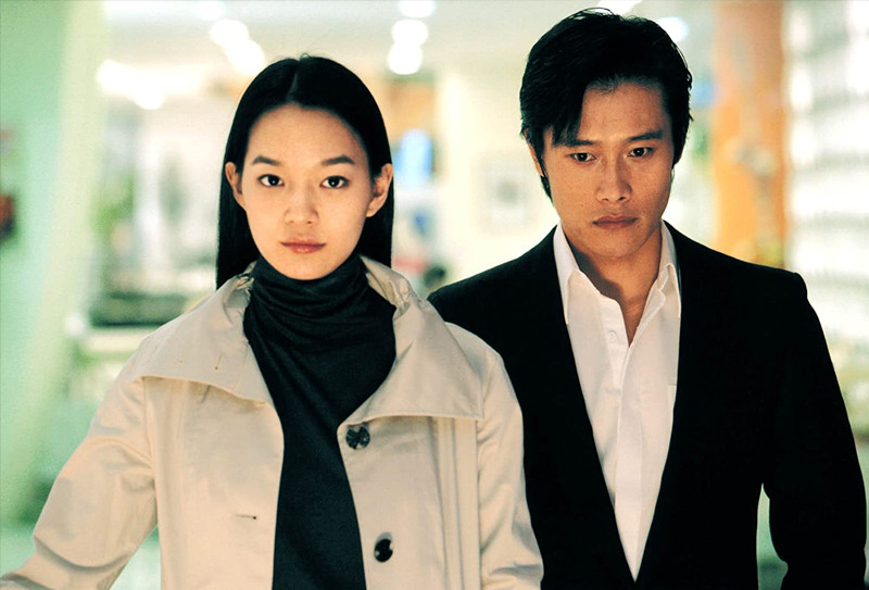 alt text: Cảnh phim A Bittersweet Life, Lee Byung Hun trong vai Sun-woo, thể hiện sự đau khổ và giằng xé nội tâm.