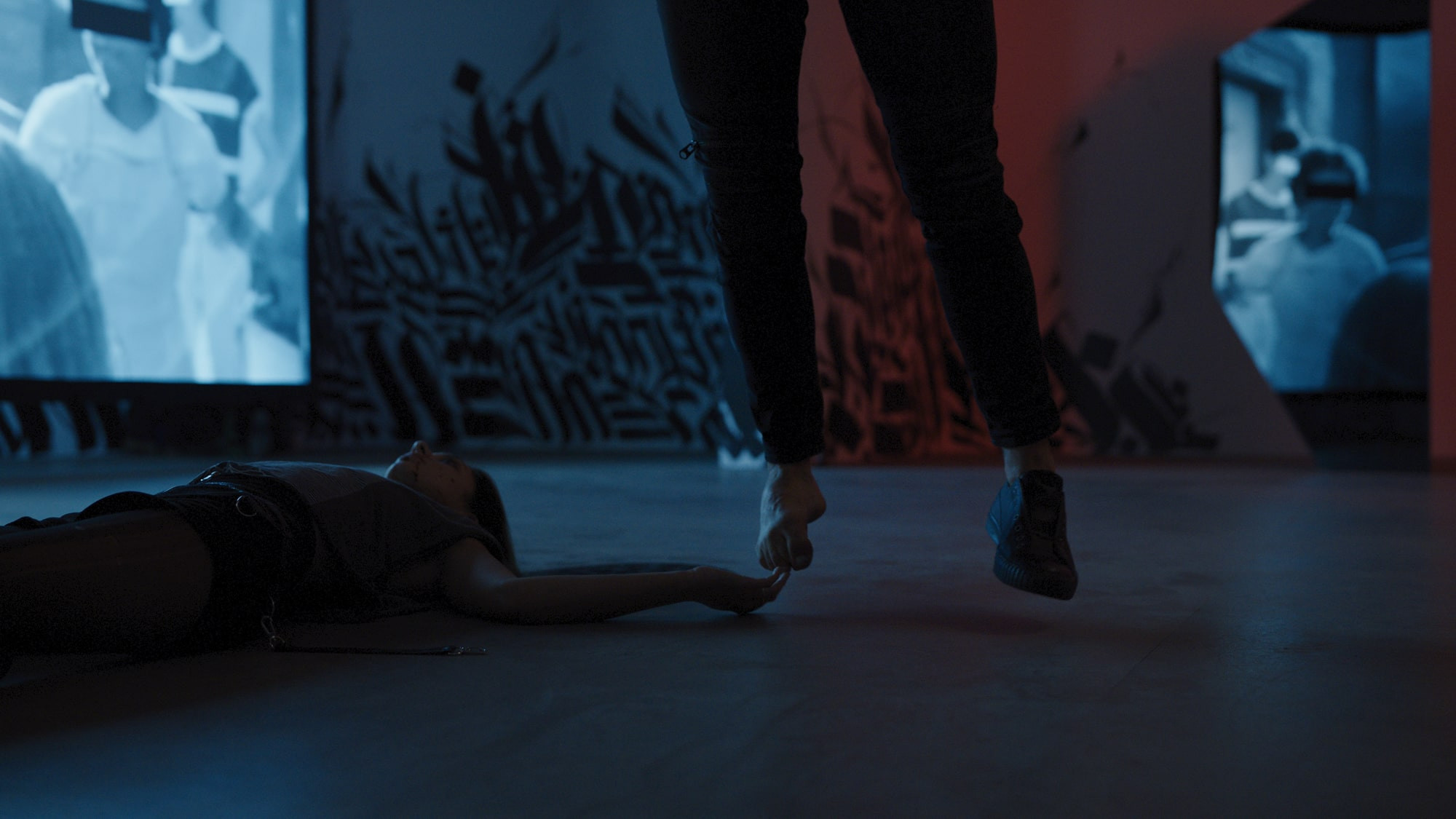 Hình ảnh vết ong đốt trên tay Anthony McCoy trong Candyman 2021