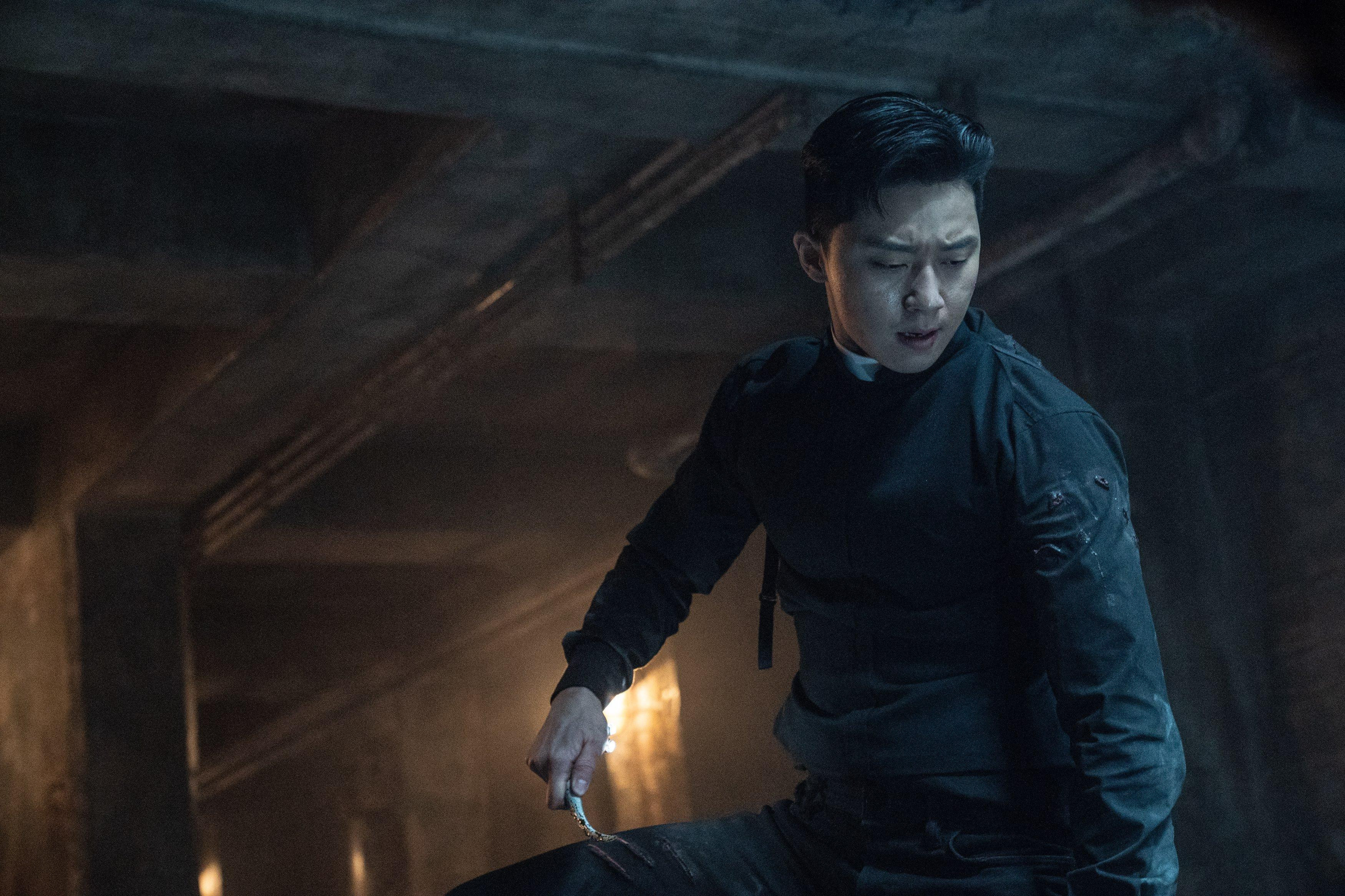 Yong Hoo (Park Seo Joon) trong phim Bàn Tay Diệt Quỷ